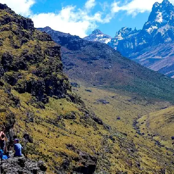 4 DAYS MOUNT KENYA HIKING – OLD MOSES CAMP SIRIMON DOWN SIRIMON.